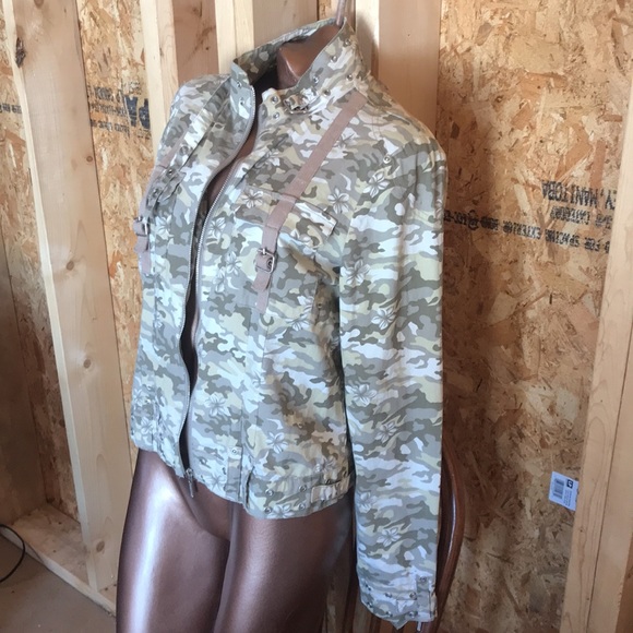 Point Zero Light Jacket - Picture 2 of 8